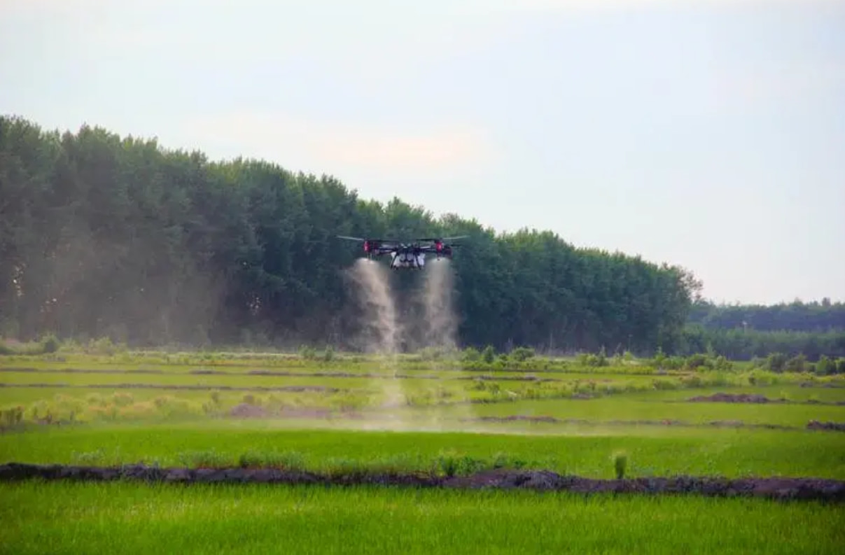 Quais são as vantagens e desvantagens dos drones agrícolas